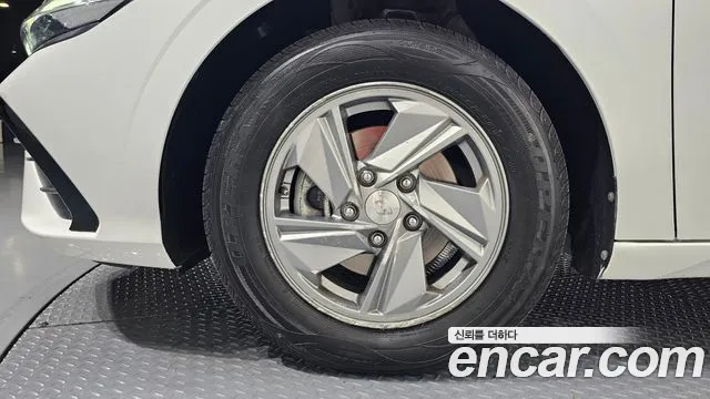 Hyundai Avante CN7 — Фото автомобиля 5