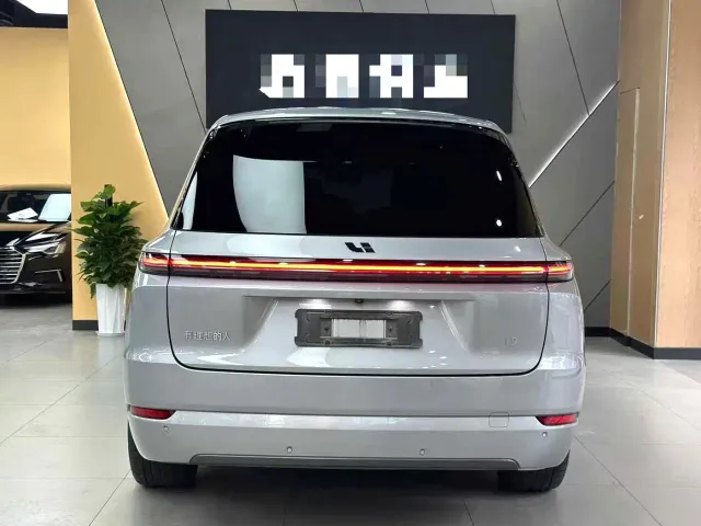 Li Auto L9 — Фото автомобиля 8