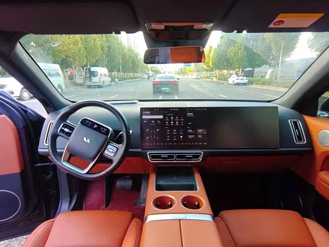 Li Auto L6 — Фото автомобиля 6