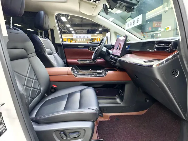 GAC Trumpchi E8 — Фото автомобиля 20