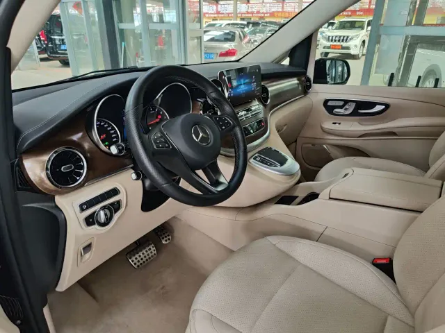 Mercedes-Benz V-Class — Фото автомобиля 14