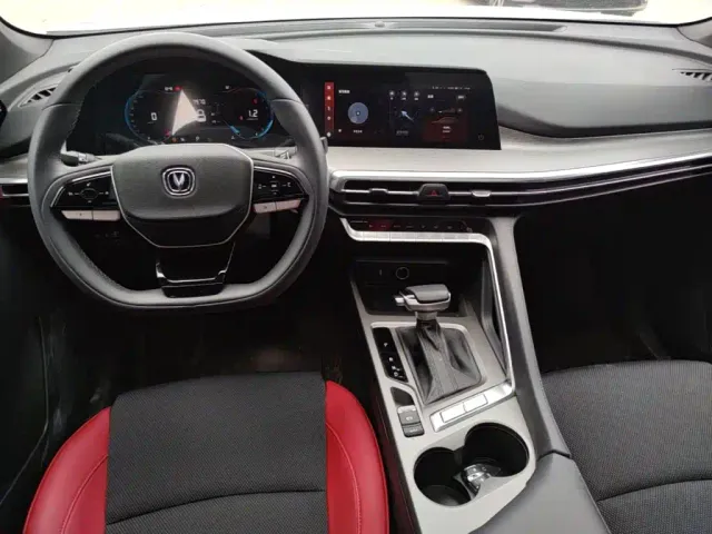 Changan CS35 Plus — Фото автомобиля 9