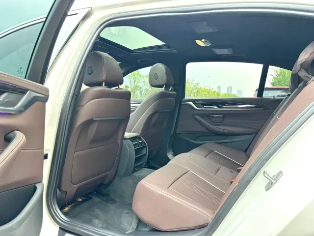 BMW 5 Series — Фото автомобиля 5