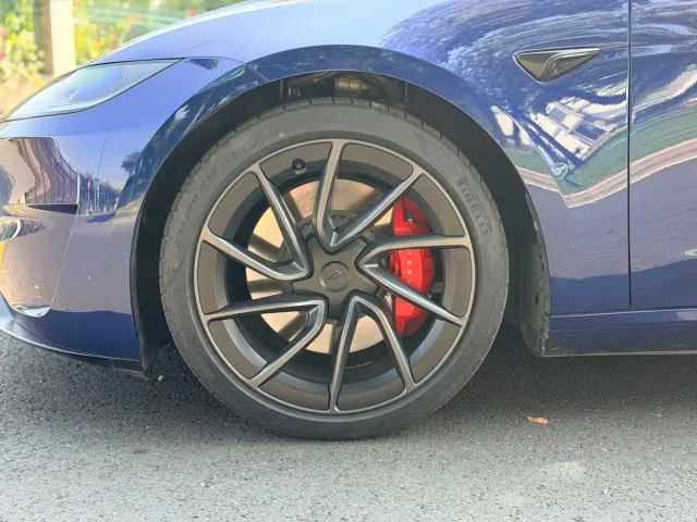 Tesla Model 3 2025 High-Performance All-Wheel Drive Edition — Фото автомобиля 8