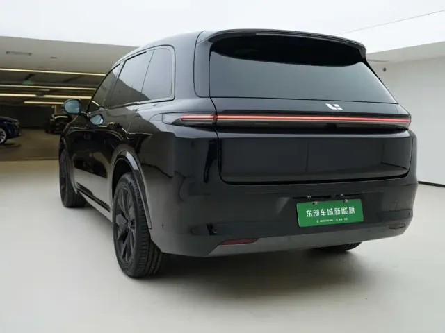Li Auto L8 — Фото автомобиля 4