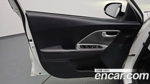 Kia Niro — Фото автомобиля 13