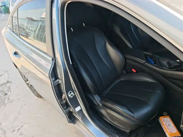 Roewe i5 — Фото автомобиля 24