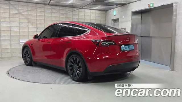 Tesla Model Y — Фото автомобиля 2