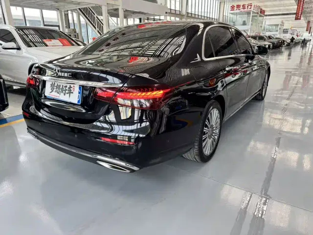 Mercedes-Benz E-Class — Фото автомобиля 5