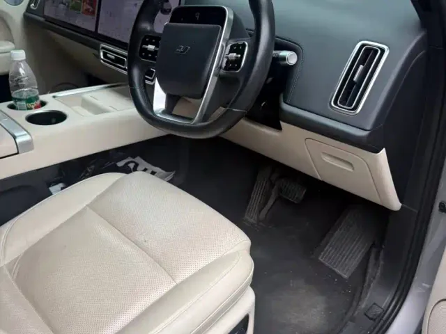 Li Auto L8 — Фото автомобиля 6