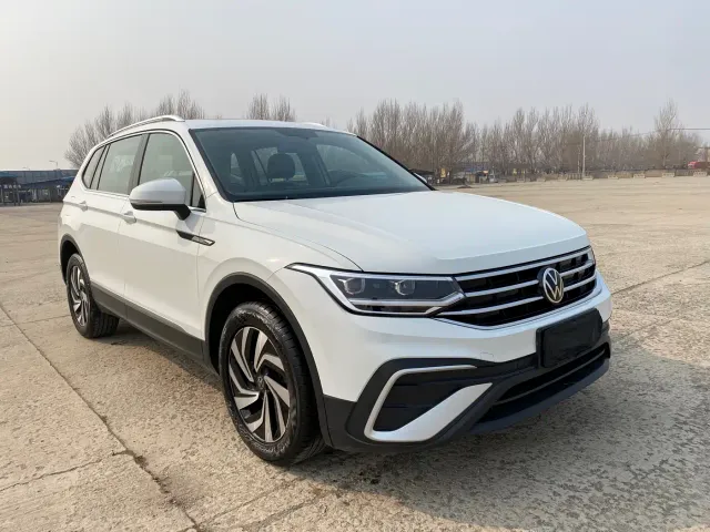 Volkswagen Tiguan L — Фото автомобиля 3