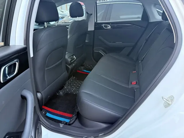 Geely Emgrand — Фото автомобиля 5