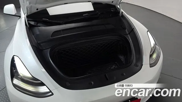 Tesla Model Y — Фото автомобиля 9