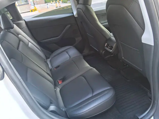 Tesla Model Y — Фото автомобиля 14