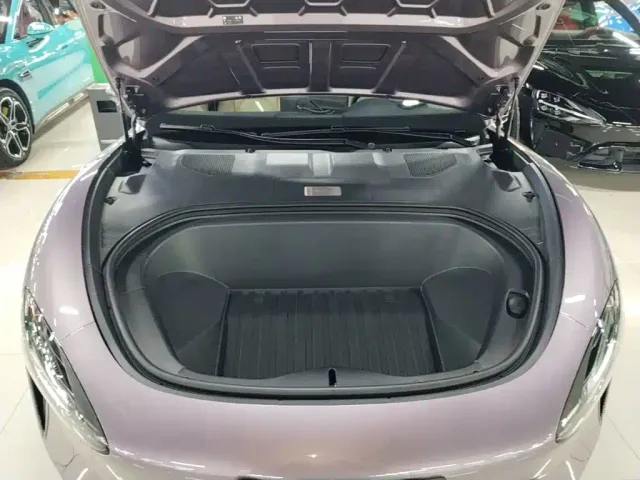 Xiaomi SU7 — Фото автомобиля 19