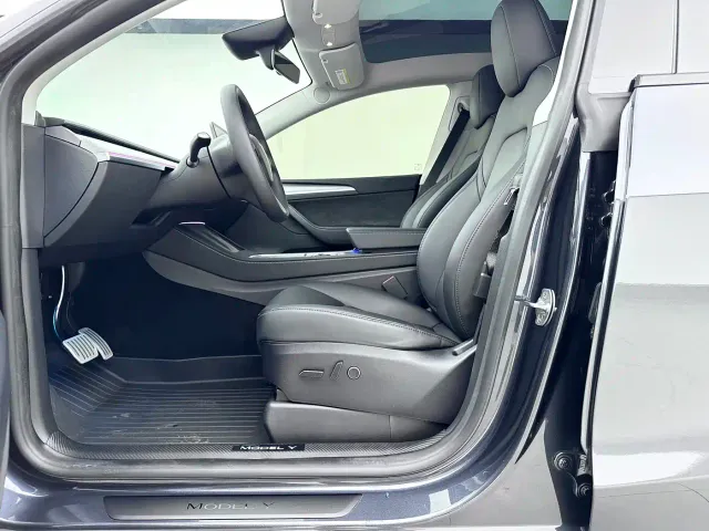 Tesla Model Y — Фото автомобиля 4