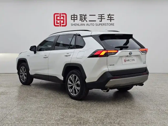 Toyota RAV4 — Фото автомобиля 2