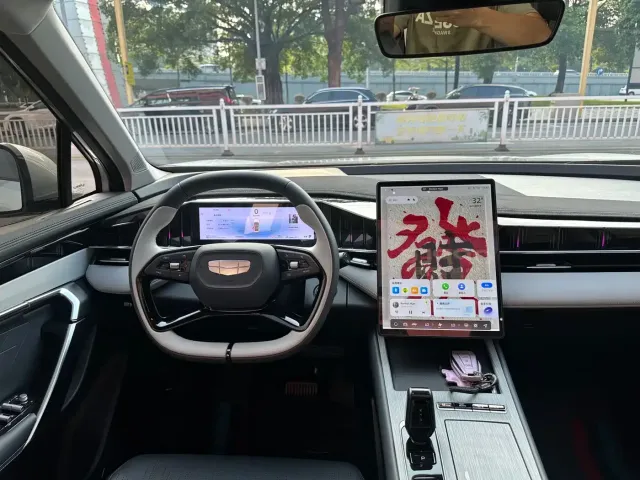 Geely Boyue L 2024 1.5TD DCT Premium Edition — Фото автомобиля 12