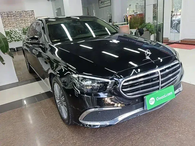 Mercedes-Benz E-Class — Фото автомобиля 3