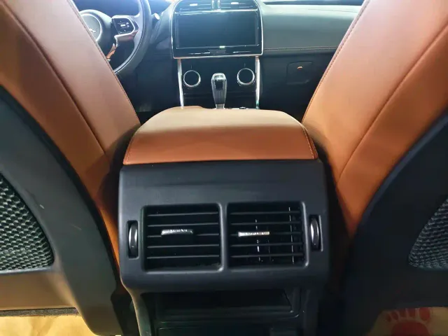 Jaguar XEL — Фото автомобиля 9