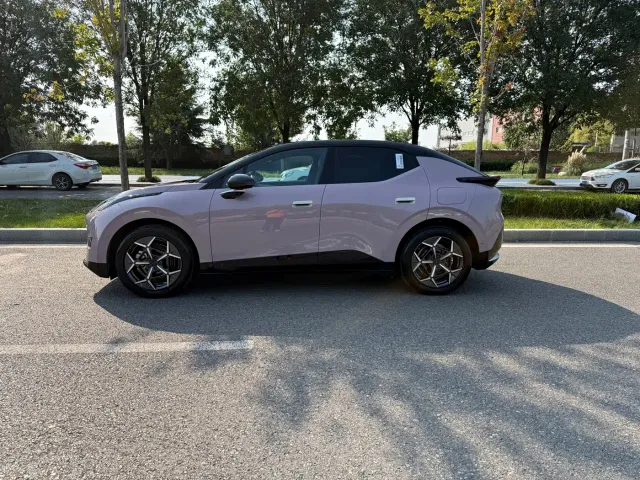 Lynk & Co Z20 — Фото автомобиля 16