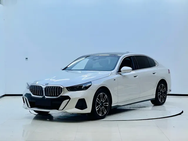 Фотография автомобиля — BMW 5 Series