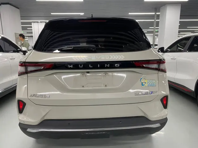 Wuling Asta — Фото автомобиля 12