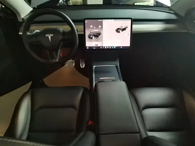 Tesla Model Y — Фото автомобиля 9
