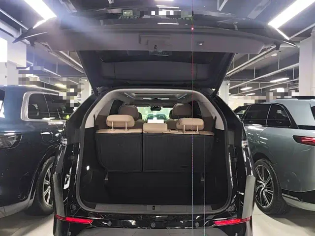 Xpeng X9 — Фото автомобиля 18