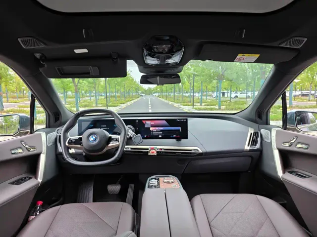 BMW iX — Фото автомобиля 15