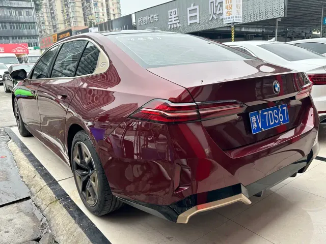 BMW 5 Series — Фото автомобиля 13