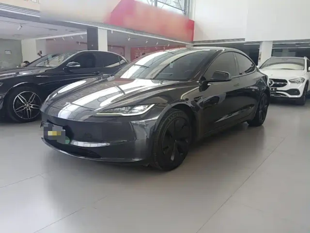 Фотография автомобиля — Tesla Model 3