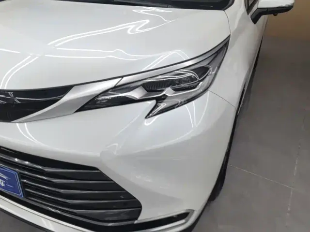 Toyota Sienna — Фото автомобиля 17
