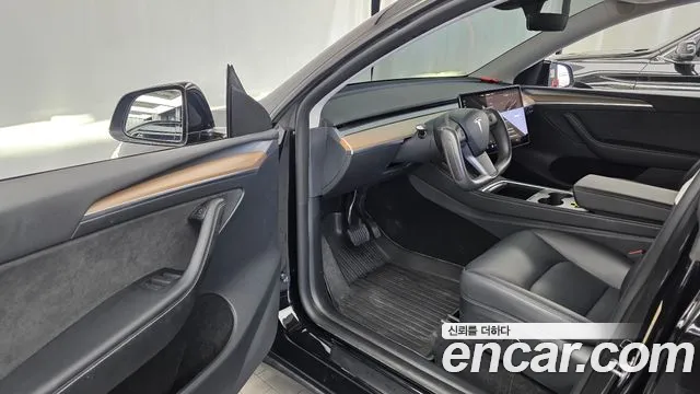 Tesla Model Y — Фото автомобиля 15