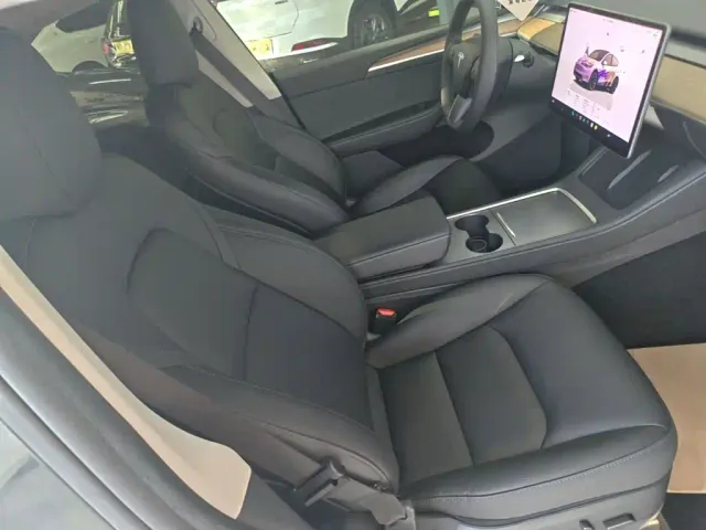 Tesla Model Y — Фото автомобиля 24