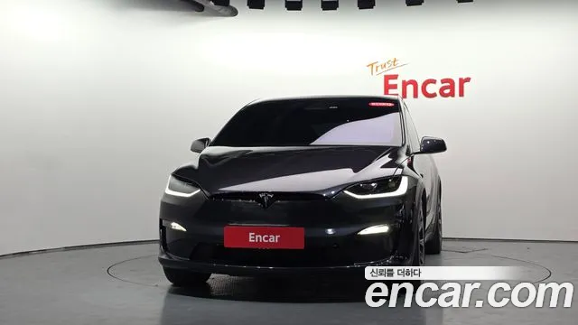 Tesla Model X — Фото автомобиля 3