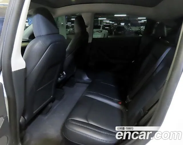 Tesla Model Y — Фото автомобиля 12