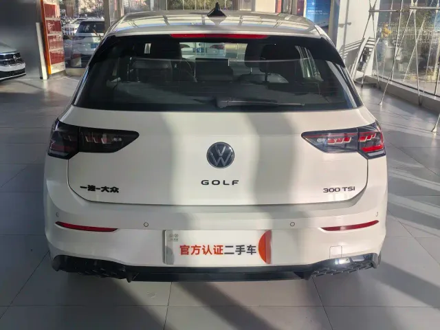 Volkswagen Golf — Фото автомобиля 7