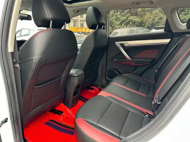 Geely Binyue — Фото автомобиля 8