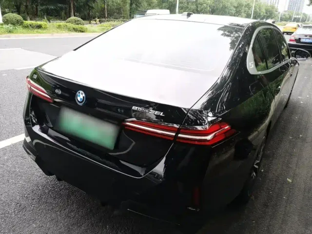 BMW i5 — Фото автомобиля 6