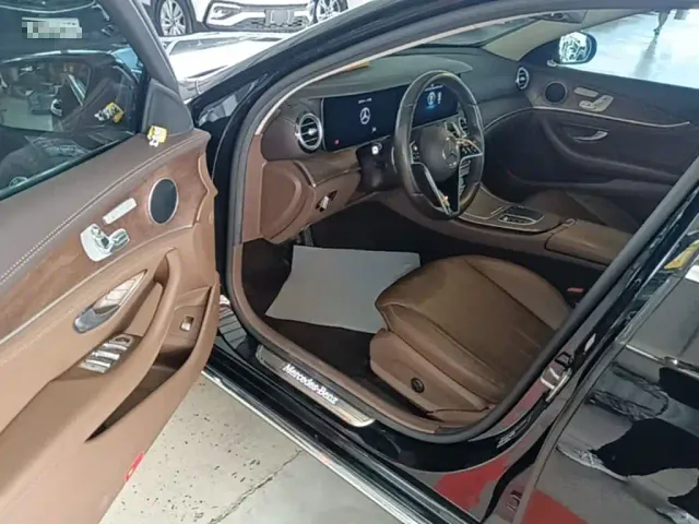 Mercedes-Benz E-Class — Фото автомобиля 15