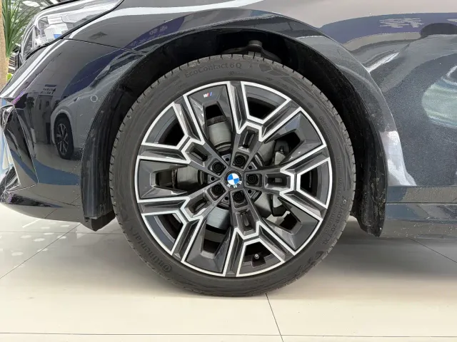 BMW 5 Series — Фото автомобиля 26
