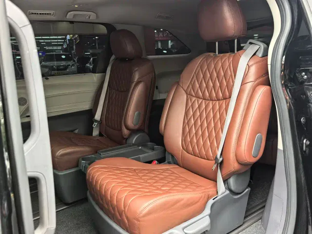 Toyota Sienna — Фото автомобиля 12