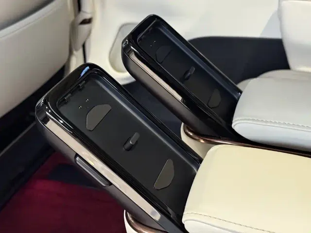 Lexus Lexus LM 2023 500h 6-Seater Prestige Edition — Фото автомобиля 21