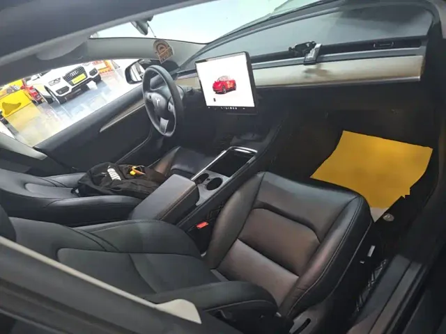 Tesla Model 3 — Фото автомобиля 22