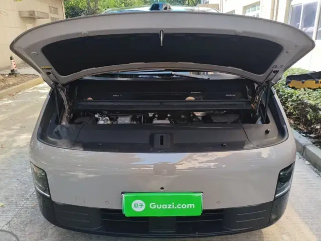 Li Auto MEGA — Фото автомобиля 19