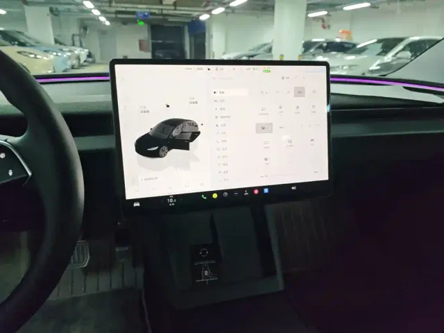 Tesla Model 3 — Фото автомобиля 12