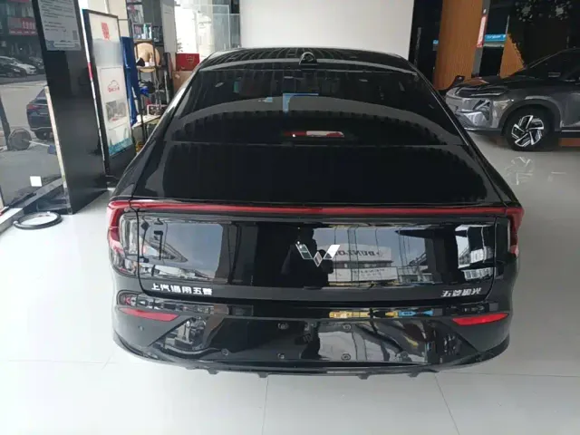 Wuling Starlight — Фото автомобиля 3