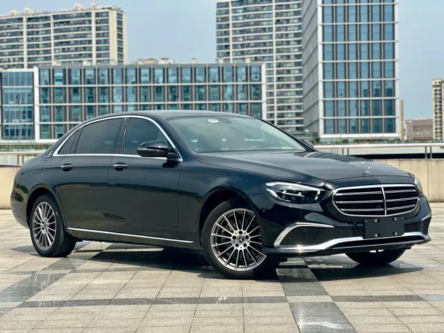 Mercedes-Benz E-Class — Фото автомобиля 2