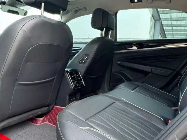 Volkswagen Passat — Фото автомобиля 7